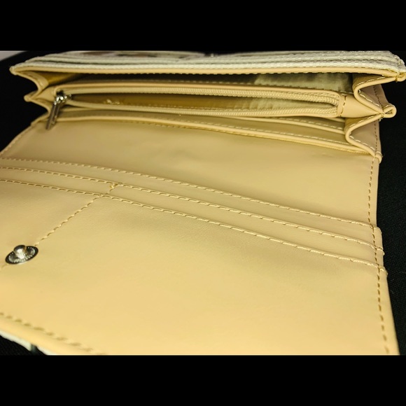 GUESS WALLET 💕 - Picture 4 of 6